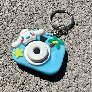 NWOT Cinnamoroll Hello kitty 3D camera keychain